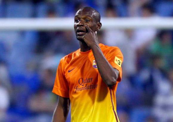 Reuters - Eric Abidal, jugador franc&#233;s que juega en la posici&#243;n de lateral izquierdo, aunque tambi&#233;n puede desempe&#241;arse como defensor central. Actualmente est&#225; sin equipo y en el juego de este s&#225;bado llevar&#225; el n&#250;mero 4 en su camiseta.