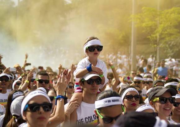 Esteban Vanegas - M&#225;s de 10.000 personas disfrutaron este domingo de los 5 kil&#243;metros m&#225;s divertidos del deporte. The color run pint&#243; de alegr&#237;a las calles de Medell&#237;n.