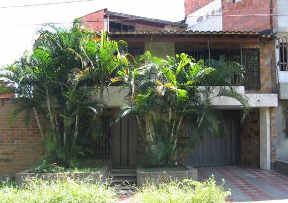 FOTO ARCHIVO EL COLOMBIANO - El 2 de diciembre, las labores de inteligencia permitieron a las autoridades rastrear las llamadas que Escobar le hizo a su hijo Juan Pablo, para llegar hasta la vivienda donde se escond&#237;a en el barrio Los Olivos, occidente de Medell&#237;n, y dar muerte al entonces hombre m&#225;s buscado del mundo.