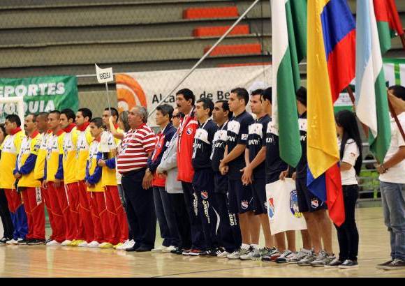 Hern&#225;n Vanegas - En Bello, otra de las sedes del X Mundial de F&#250;tbol de Sal&#243;n, tambi&#233;n rod&#243; el bal&#243;n por primera vez, pero antes del primer pitazo se realiz&#243; una corta ceremonia para darle la bienvenida oficial a territorio antioque&#241;o al campeonato.