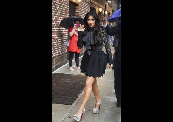 AP - Kim Kardashian la usa usualmente con tacones altos. La iglesia en su momento, conden&#243; la creaci&#243;n de la minifalda.
