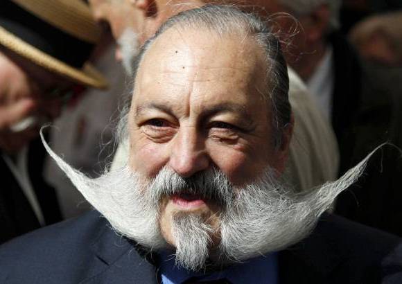 Reuters - Muchos de los concursantes complementan el bigote dej&#225;ndose crecer parte de la barba.