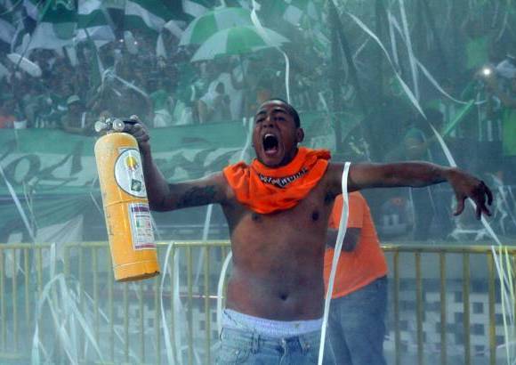 Manuel Saldarriaga y Esteban Vanegas - Para resaltar el excelente comportamiento de los hinchas.