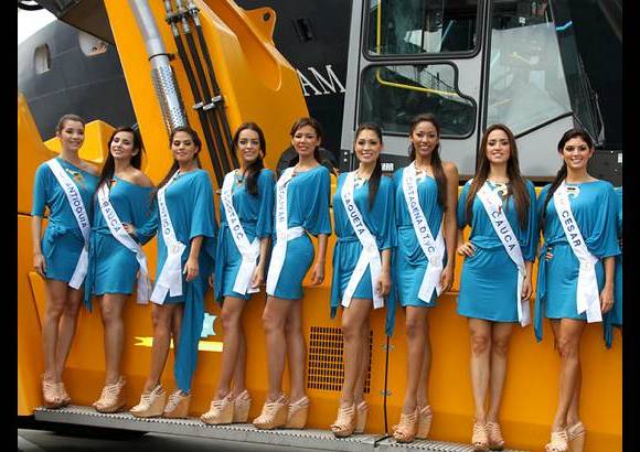 Foto Colprensa - Luego de entonar el Himno Nacional, realizaron el tradicional desfile en compañía de niños entre los 5 y 10 años y en medio de los ardientes rayos del Sol.
