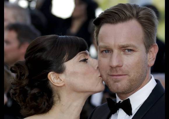 FOTO REUTERS - También asistieron a la proyección, acompañado por su esposa, Eve Mavrakis, el actor escocés Ewan McGregor, miembro del jurado de la sección oficial...