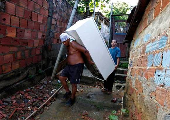 AP - Los temporales del lunes y martes fueron considerados como los mayores sufridos por R&#237;o de Janeiro en 40 a&#241;os y los meteor&#243;logos dijeron que el volumen de agua que cay&#243; en doce horas es m&#225;s del doble del esperado para todo el mes de abril.