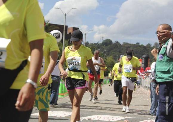 Esteban Jaramillo y Sebastián Salazar - Más de 10 mil competidores se dieron cita en esta histórica cita deportiva que se corría en las modalidades de 5, 10, 21 y 42 kilómetros.