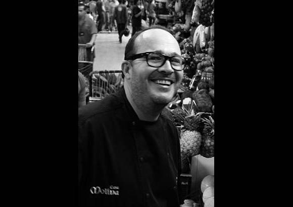 &#193;lvaro Molina - Cocinero - &quot;De las cosas que m&#225;s me llamaban la atenci&#243;n como publicista era que la gente, cuando se refer&#237;a a cualquier peri&#243;dico, dec&#237;a EL COLOMBIANO. Se hizo tan popular, que ya la marca comenz&#243; a ser utilizada como gen&#233;rico para los medios escritos. El diario es una herramienta informativa de primera&quot;.