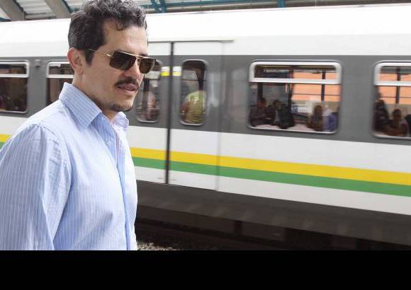 Juan Fernando Cano - El actor colomboestadounidense mont&#243; en metro y metrocable como cualquier turista.