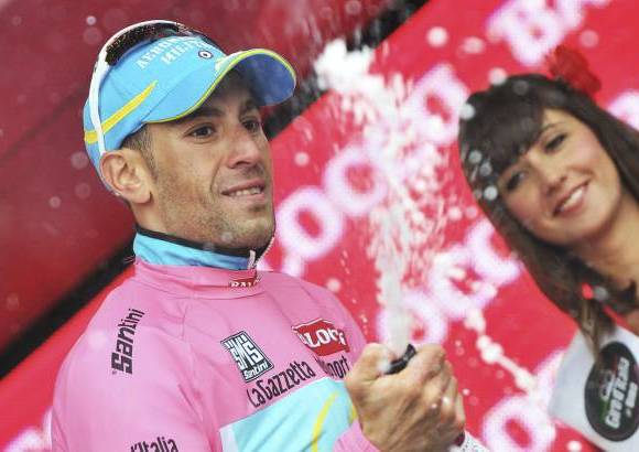 AP - Vincenzo Nibali aument&#243; las diferencias con sus perseguidores Cadel Evans y Rigoberto Ur&#225;n, en clasificaci&#243;n general.