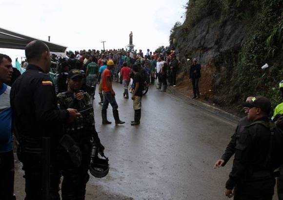 Foto cortes&#237;a Polic&#237;a Antioquia - Seg&#250;n las autoridades m&#225;s que familias, en la zona abundan personas que llegan solas a trabajar y se ven negocios y cambuches.