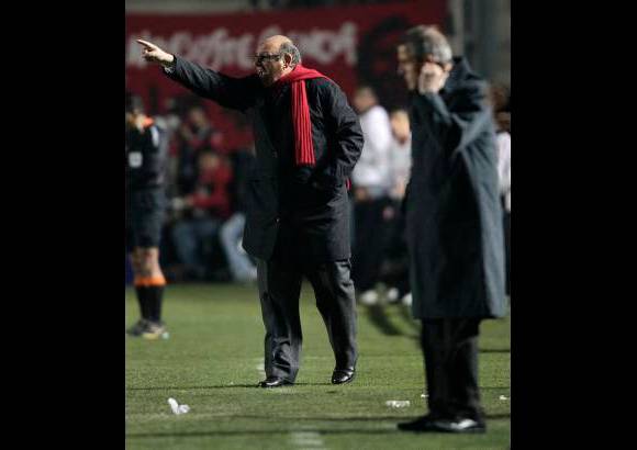 Reuters - &quot;Uruguay nos domin&#243; en el primer tiempo, pero en el segundo nivelamos el juego, equilibramos la acciones, circulamos mejor el bal&#243;n y tuvimos situaciones para marcar alg&#250;n gol m&#225;s&quot;, dijo el t&#233;cnico Sergio Markarian, que es uruguayo, pero dirige a Per&#250;.