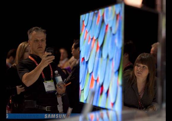 AP - LG present&#243; el televisor Oled m&#225;s grande del mundo, lo que le abre las puertas comerciales a esta nueva tecnolog&#237;a que desaf&#237;a a los LCD y Plasma.