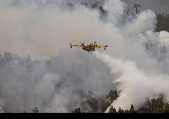 Reuters - El incendio forestal comenz&#243; el pasado domingo en una zona de huertas de este municipio tinerfe&#241;o, el m&#225;s alto de Espa&#241;a, y se ha extendido a otras zonas.
