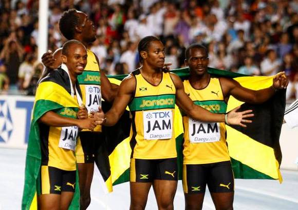 Reuters - El cuarteto integrado por Nesta Carter, Michael Frater, Yohan Blake y Bolt mejor&#243; la marca de 37,10 segundos con la que el equipo jamaiquino hab&#237;a ganado el oro en los Juegos Ol&#237;mpicos de Pek&#237;n 2008 para retener su t&#237;tulo mundial.