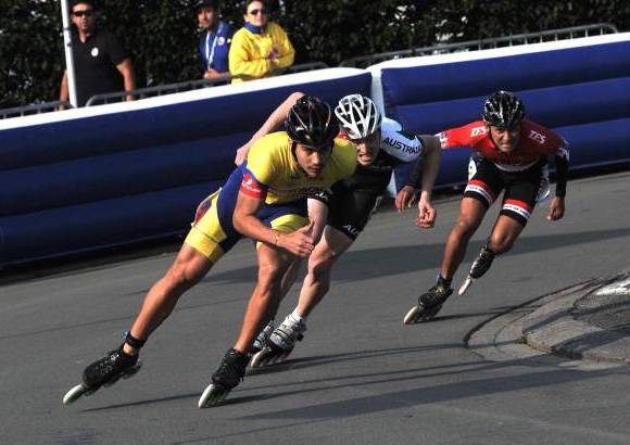 Luiz Ramírez Vizzorimage - Andrés Felipe Muñoz, tras sus tres oros en la pista, debió conformarse con la plata en los 500 metros de la ruta.