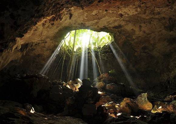 Cortes&#237;a - R&#237;o Secreto cuenta con unas amplias instalaciones. All&#237; los visitantes reciben el equipo necesario para la aventura: un traje de neopreno, un chaleco salvavidas y un casco con linterna.