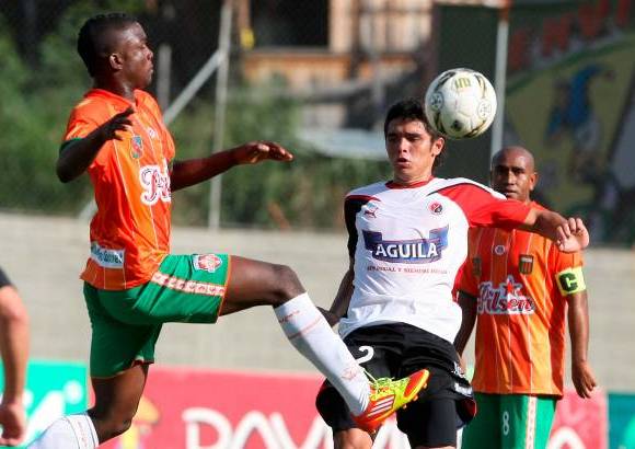 Colprensa - Envigado no gan&#243; por desconcentrarse y C&#250;cuta recuper&#243; un punto en la agon&#237;a gracias al nuevo impulso que le dieron las variantes en el complemento.