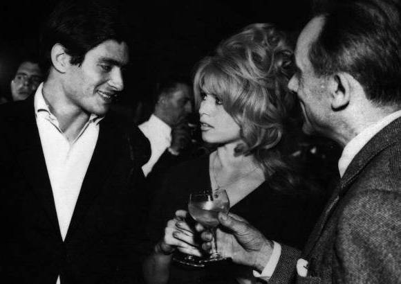 AFP - Imagen captada el 1 de junio de 1960. Un brindis de Bardot por el estreno de la pel&#237;cula &quot;La v&#233;rit&#233;&quot;, con la co-estrella Sami Frey (izq.) y el productor de cine Henri-Georges Clouzot.