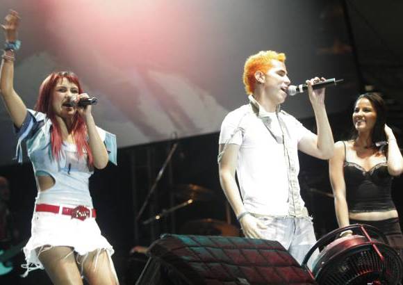 Robinson S&#225;enz - El concierto de la agrupaci&#243;n de M&#233;xico RBD se realiz&#243; el 21 de octubre de 2005 tambi&#233;n en el Estadio Atanasio Girardot.
