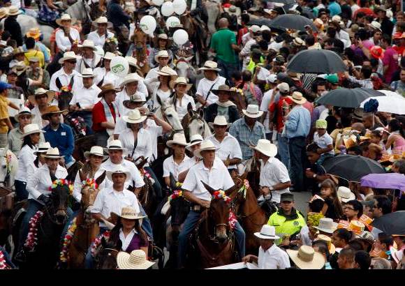 Jaime Pérez - Miles de personas se congregaron este sábado en el Desfile a Caballo.