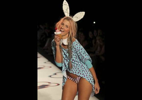 Hernán Vanegas - Bronzini se caracteriza por ofrecer diseños novedosos, en donde el color y los detalles en estampación son protagonistas.