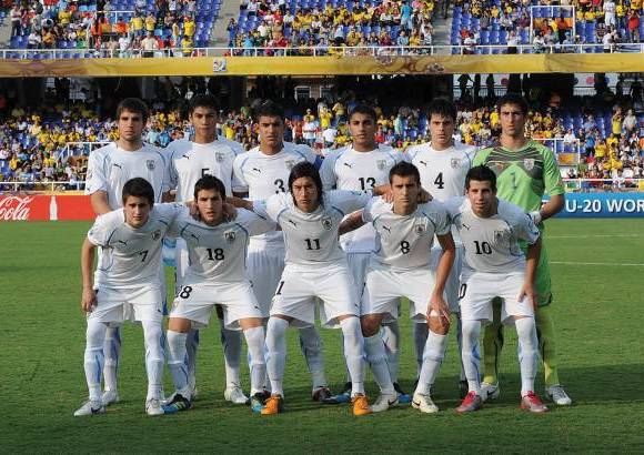 Colprensa - La formaci&#243;n titular de los uruguayos, quienes llegan ilusionados luego del triunfo de la selecci&#243;n de mayores en la Copa Am&#233;rica.