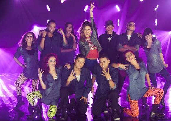 Cortesía Canal Caracol - De la localidad de Soacha, Cundinamarca, es la agrupación de hip-hop y pop dance A4 Urban. Nació de los sueños de Pedro Ache, quien a los 17 años creó la agrupación con un firme ideal: ser reconocidos mundialmente y tener una fundación de danzas para enseñarles a niños de bajos recursos la pasión por el baile. En La Pista, Naty Botero es su líder.