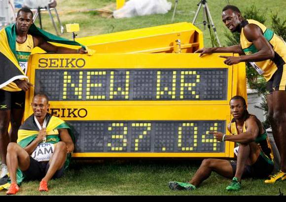 Reuters - Bolt revel&#243; que tiene &quot;un peque&#241;o problema&quot; en el tend&#243;n de aquiles. &quot;Por eso no pod&#237;a hacer la curva. Decidimos que yo hiciera la recta, pero Yohan Blake ha hecho una gran curva&quot;, indic&#243;.