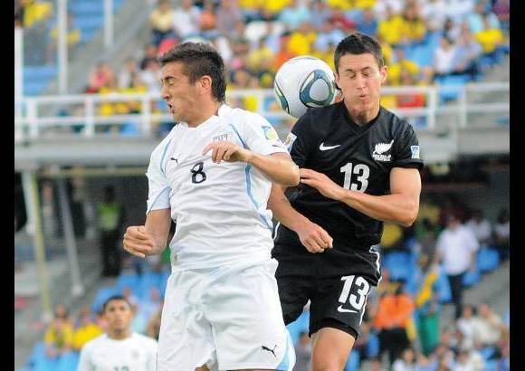 Colprensa - Uruguay tuvo que remontar este martes para rescatar un empate 1-1 frente a Nueva Zelanda, un resultado que por lo menos le sirve para seguir en carrera en el Mundial sub-20.