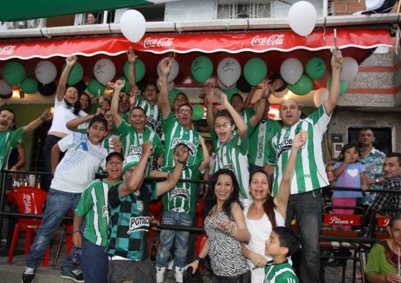 Julio C&#233;sar Herrera - El blanco y el verde fueron los colores que predominaron en la mayor&#237;a de las calles de los barrios de Medell&#237;n.