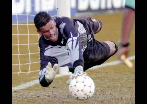 Foto archivo - El portero vallecaucano Miguel &#193;ngel Calero Rodr&#237;guez descrest&#243; con todo su talento en el club Independiente de Ginebra, el Club Sporting de Barraquilla, el Deportivo Cali, el Club Atl&#233;tico Nacional, el Pachuca y la selecci&#243;n Colombia.