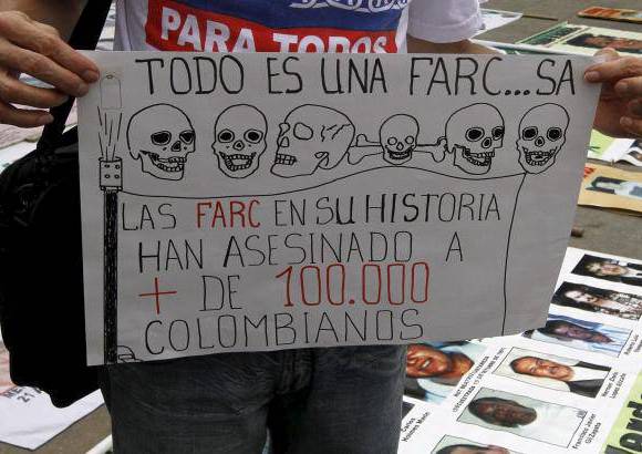 - No m&#225;s de quince personas se reunieron esta ma&#241;ana en el Parque de las Luces para protestar contra las Farc.