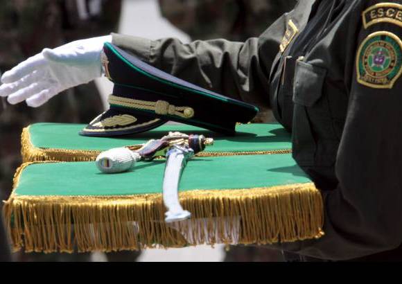 Hernán Vanegas - Con honores reservados a los héroes de la patria fue despedido el coronel Flórez, quien fue asesinado por un francotirador mientras adelantaba un patrullaje en la vía Medellín-Caucasia.