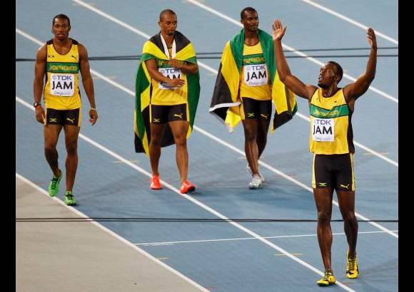 Reuters - Usain Bolt y Jamaica cerraron el Mundial de atletismo con broche de oro al batir la plusmarca del relevo 4x100.