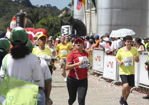 Esteban Jaramillo y Sebastián Salazar - Más de 10 mil competidores se dieron cita en esta histórica cita deportiva que se corría en las modalidades de 5, 10, 21 y 42 kilómetros.