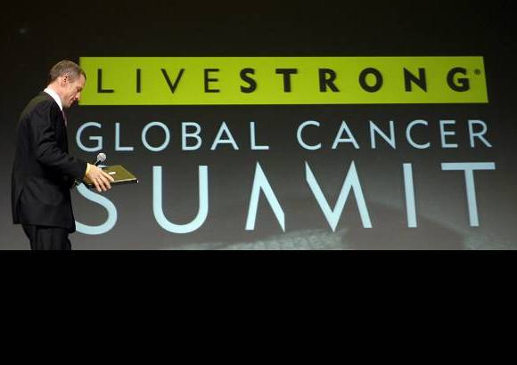 Foto AP - En el 2009, Lance Armstrong habl&#243; en Irlanda de la lucha frente al c&#225;ncer y de su papel al frente de la fundaci&#243;n Livestrong.