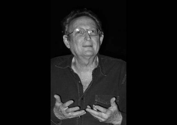 Gilberto Mart&#237;nez Arango - Campe&#243;n de nataci&#243;n y dramaturgo - &quot;EL COLOMBIANO es un referente de ciudad, aunque alguno no est&#233; de acuerdo con algunas de sus posiciones. De mi &#233;poca de deportista, por all&#225; en 1956, recuerdo al cronista Miguel Zapata Restrepo, un defensor de la nataci&#243;n y de nuestro equipo, en el que estaba el luego gerente del diario, Jorge Hern&#225;ndez&quot;.