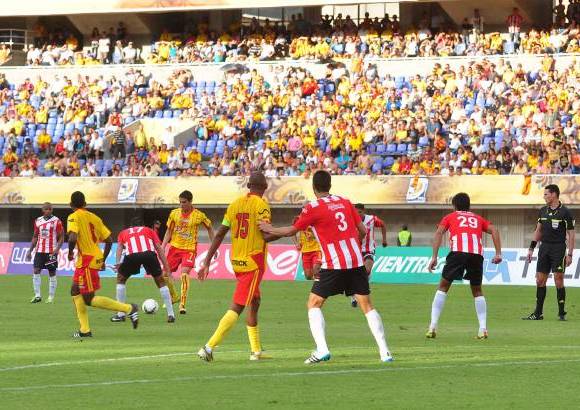 Colprensa - El Pereira del primer tiempo fue distinto al de la etapa complementaria. Los matecañas manejaron el balón, controlaron las acciones en la mitad de la cancha, pero carecieron de profundidad.
