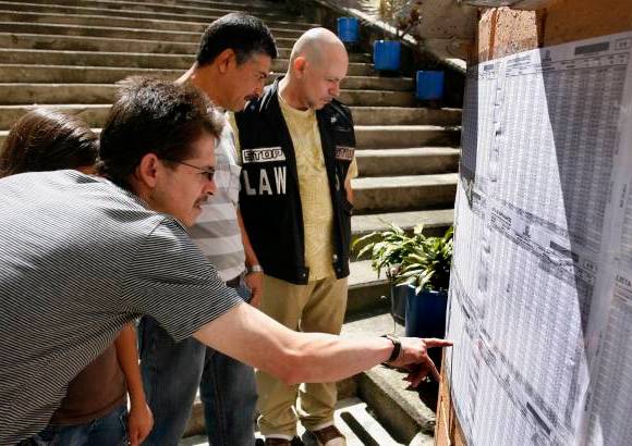Esteban Vanegas - Los votantes encontraron en la entrada a los puestos de votación la información sobre la mesa asignada.