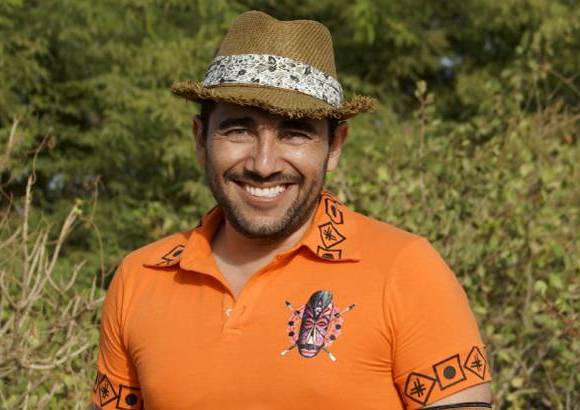 Cortes&#237;a Canal Caracol - Fabi&#225;n Mendoza. 36 a&#241;os. Bucaramanga. Actor. Como un payaso de la vida se define este actor que considera la risa como el motor de la vida. Es frentero, directo e intenta que no haya malentendidos. No soporta a las personas irrespetuosas. B&#225;sicamente le tiene miedo a todo. Quiere aprovechar esta oportunidad para dar un ejemplo a los ni&#241;os, goz&#225;rsela y trabajar en equipo.