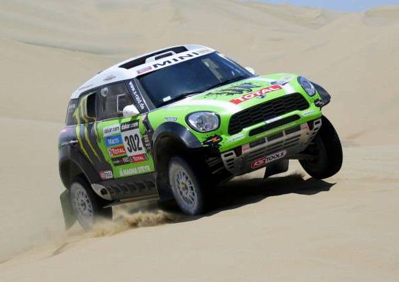 REUTERS - El piloto franc&#233;s St&#233;phane Peterhansel (Mini) gan&#243; este domingo la segunda etapa del Dakar y alcanz&#243; el liderato de la competencia.