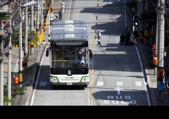 Manuel Saldarriaga - Con dos a&#241;os de retraso y con problemas a&#250;n por resolver en integraci&#243;n de sistemas y rutas alimentadoras, Medell&#237;n asisti&#243; este jueves al nacimiento de otro medio masivo de transporte de pasajeros: el metropl&#250;s.