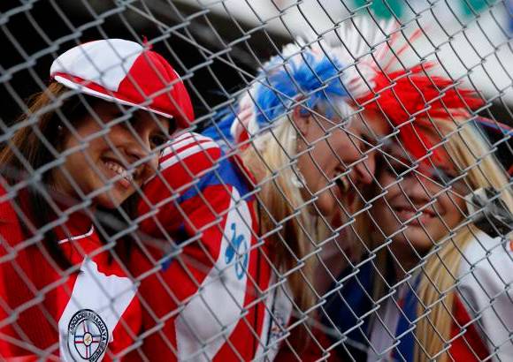 AP - Fiesta, color y mucha pasión en las tribunas del Monumental.