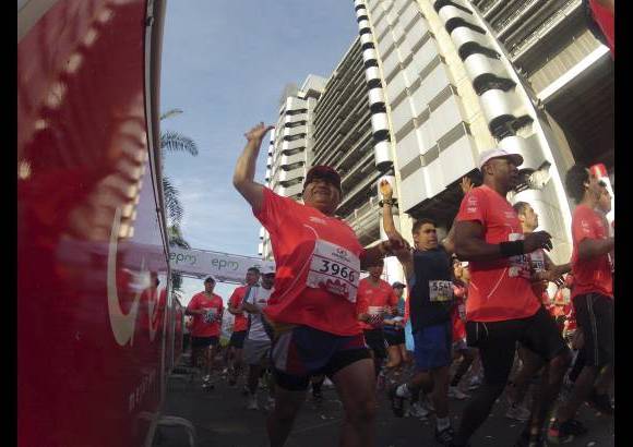 Esteban Jaramillo y Sebastián Salazar - Más de 10 mil competidores se dieron cita en esta histórica cita deportiva que se corría en las modalidades de 5, 10, 21 y 42 kilómetros.