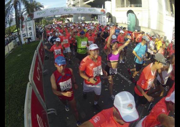 Esteban Jaramillo y Sebastián Salazar - Más de 10 mil competidores se dieron cita en esta histórica cita deportiva que se corría en las modalidades de 5, 10, 21 y 42 kilómetros.