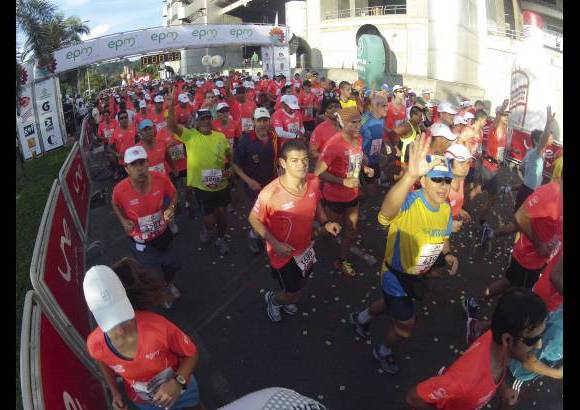 Esteban Jaramillo y Sebastián Salazar - Más de 10 mil competidores se dieron cita en esta histórica cita deportiva que se corría en las modalidades de 5, 10, 21 y 42 kilómetros.