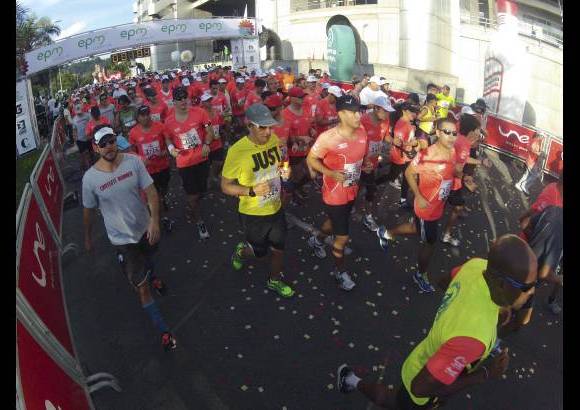 Esteban Jaramillo y Sebastián Salazar - Más de 10 mil competidores se dieron cita en esta histórica cita deportiva que se corría en las modalidades de 5, 10, 21 y 42 kilómetros.