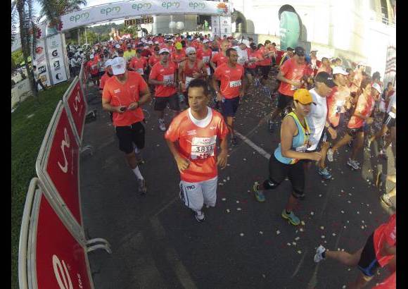 Esteban Jaramillo y Sebastián Salazar - Más de 10 mil competidores se dieron cita en esta histórica cita deportiva que se corría en las modalidades de 5, 10, 21 y 42 kilómetros.