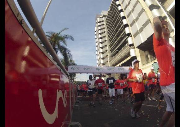 Esteban Jaramillo y Sebastián Salazar - Más de 10 mil competidores se dieron cita en esta histórica cita deportiva que se corría en las modalidades de 5, 10, 21 y 42 kilómetros.